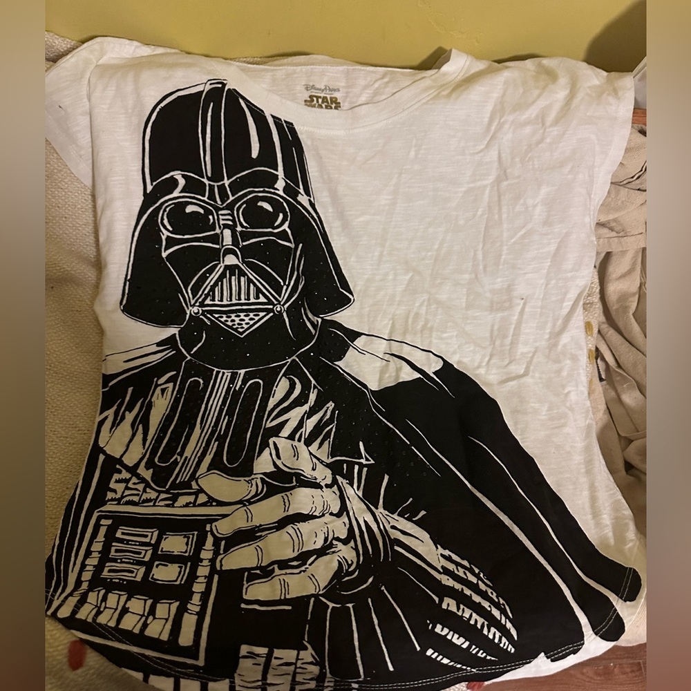 Junior's Star Wars Darth Vader white shirt Large  